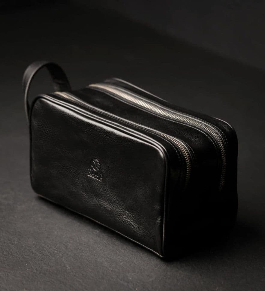 Женская кожаная косметичка Dopp Kit - All the Kings Men -  Черный цвет - Time Resistance 5228201W — 2