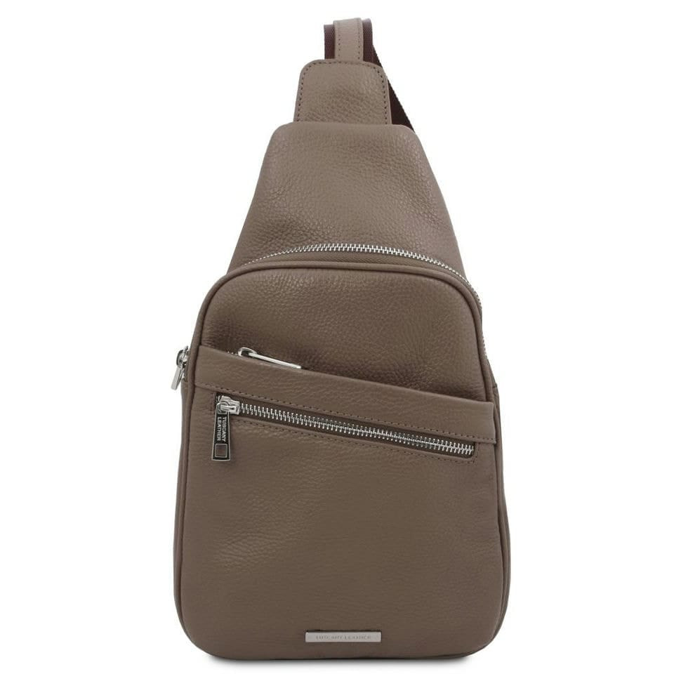 Рюкзак на одно плечо из мягкой кожи Tuscany Leather TL142022, рюкзак слинг (Темный серо-коричневый) — 2