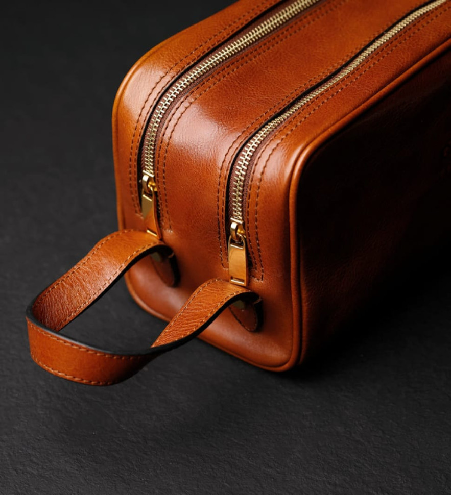 Женская кожаная косметичка Dopp Kit - All the Kings Men -  Коньячно-коричневый цвет - Time Resistance 5228101W — 3