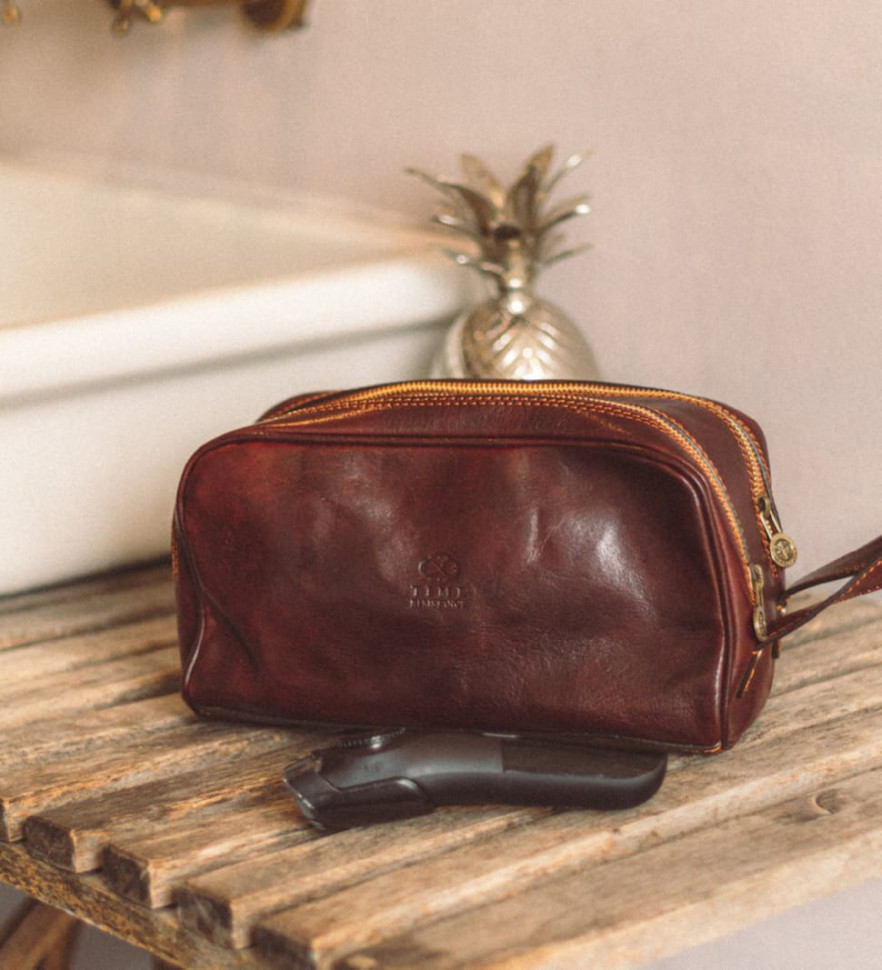 Кожаная косметичка Dopp Kit - All the Kings Men - Коричневый цвет - Time Resistance 5196901 — 4