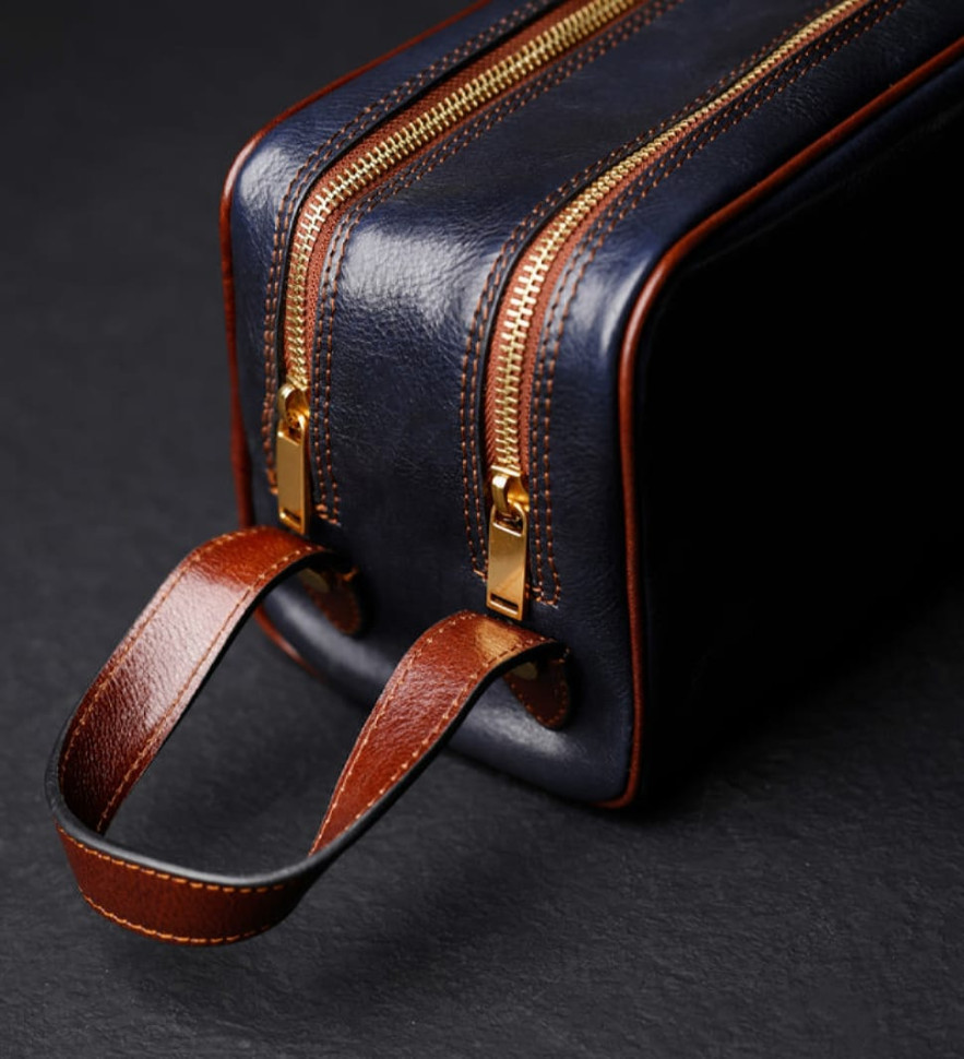 Женская кожаная косметичка Dopp Kit - All the Kings Men -  Синий цвет - Time Resistance 5232001W — 3