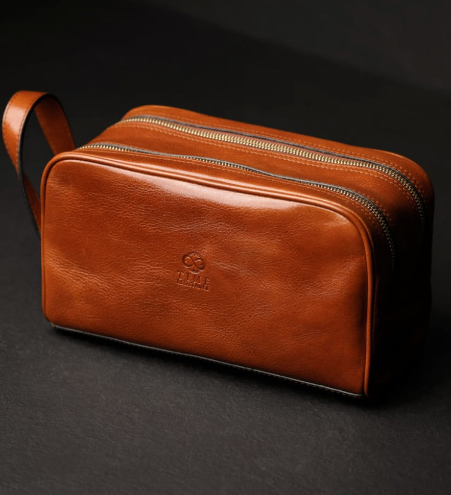 Женская кожаная косметичка Dopp Kit - All the Kings Men -  Коньячно-коричневый цвет - Time Resistance 5228101W — 2