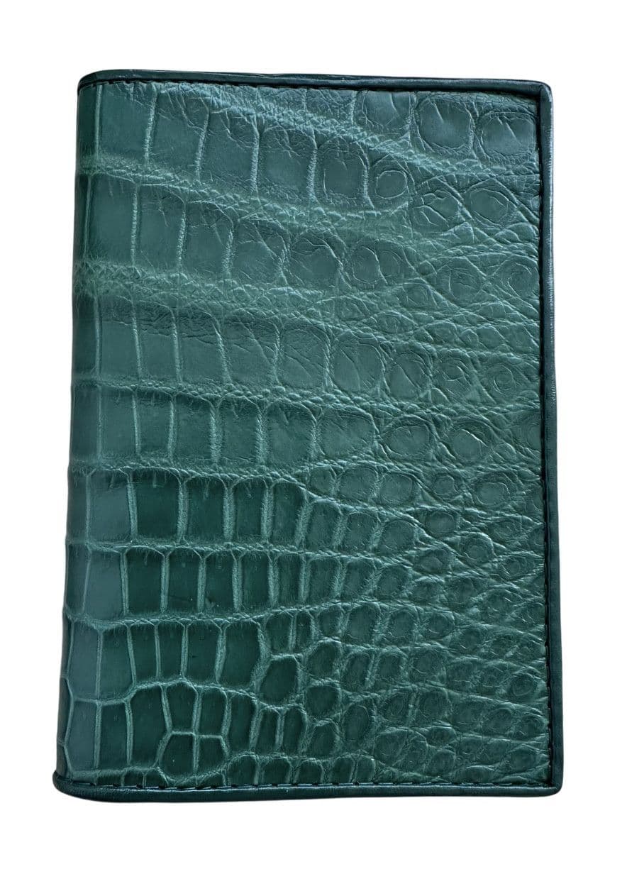 Обкладинка на паспорт із натуральної шкіри крокодила Exotic Leather Зелена (ср 03)