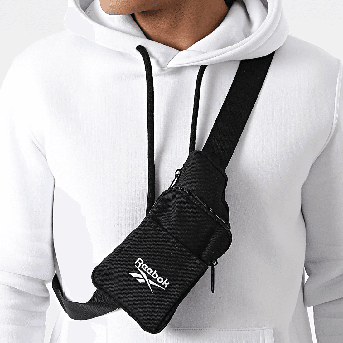 Нагрудная сумка-бананка через плечо, слинг Reebok Classic Foundation черная