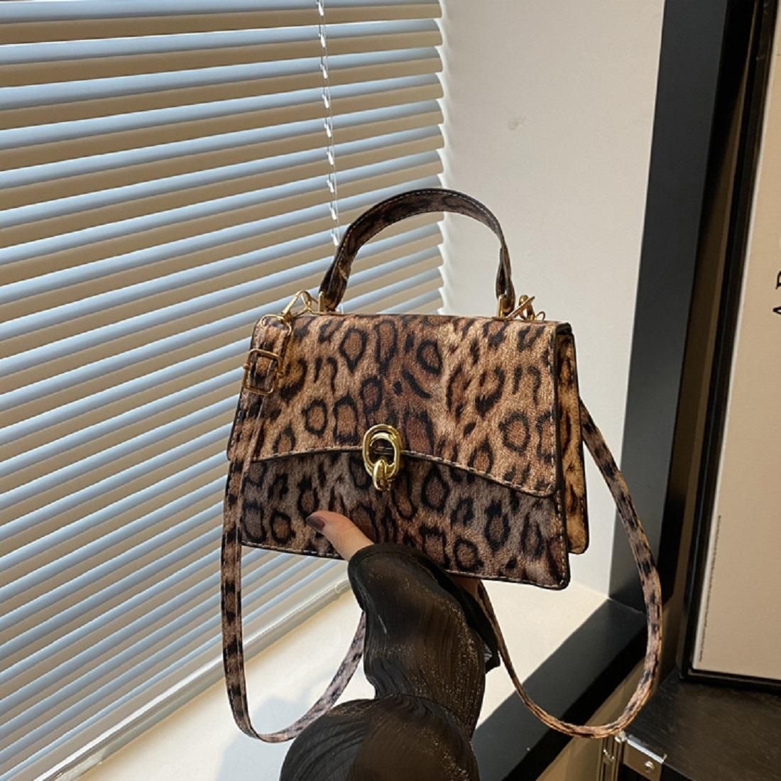 Стильное кроссбоди эко-кожа лео Lilly P1-369-9075LB