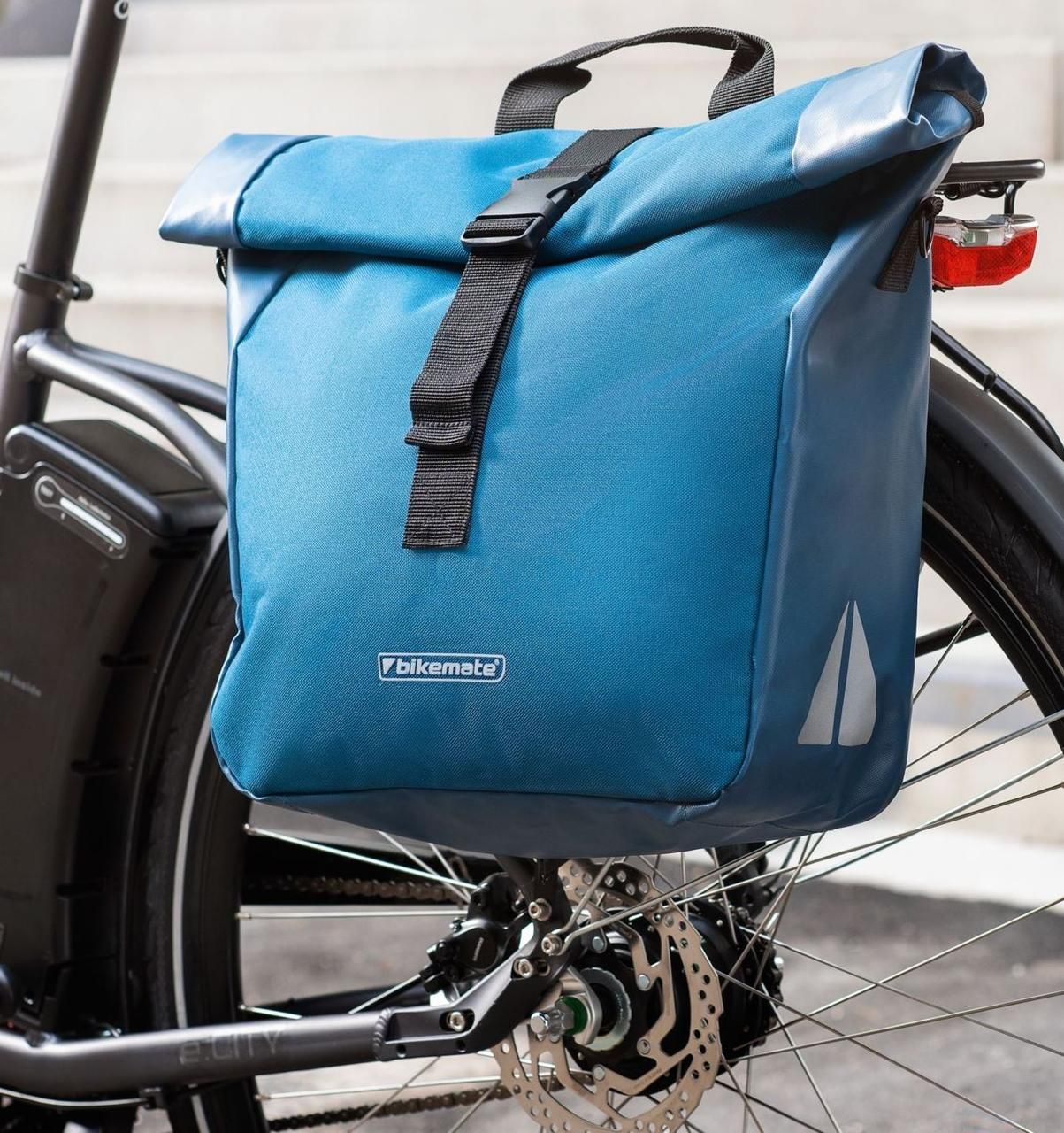 Велосипедна сумка на багажник з дощовиком 25L Bikemate 804019-1 синя