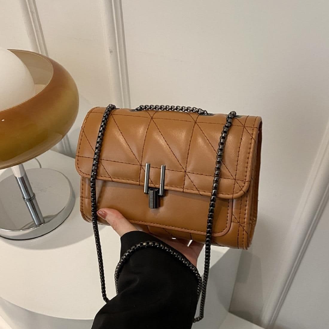 Кроссбоди с клапаном на цепочке Lilly P4-6014C