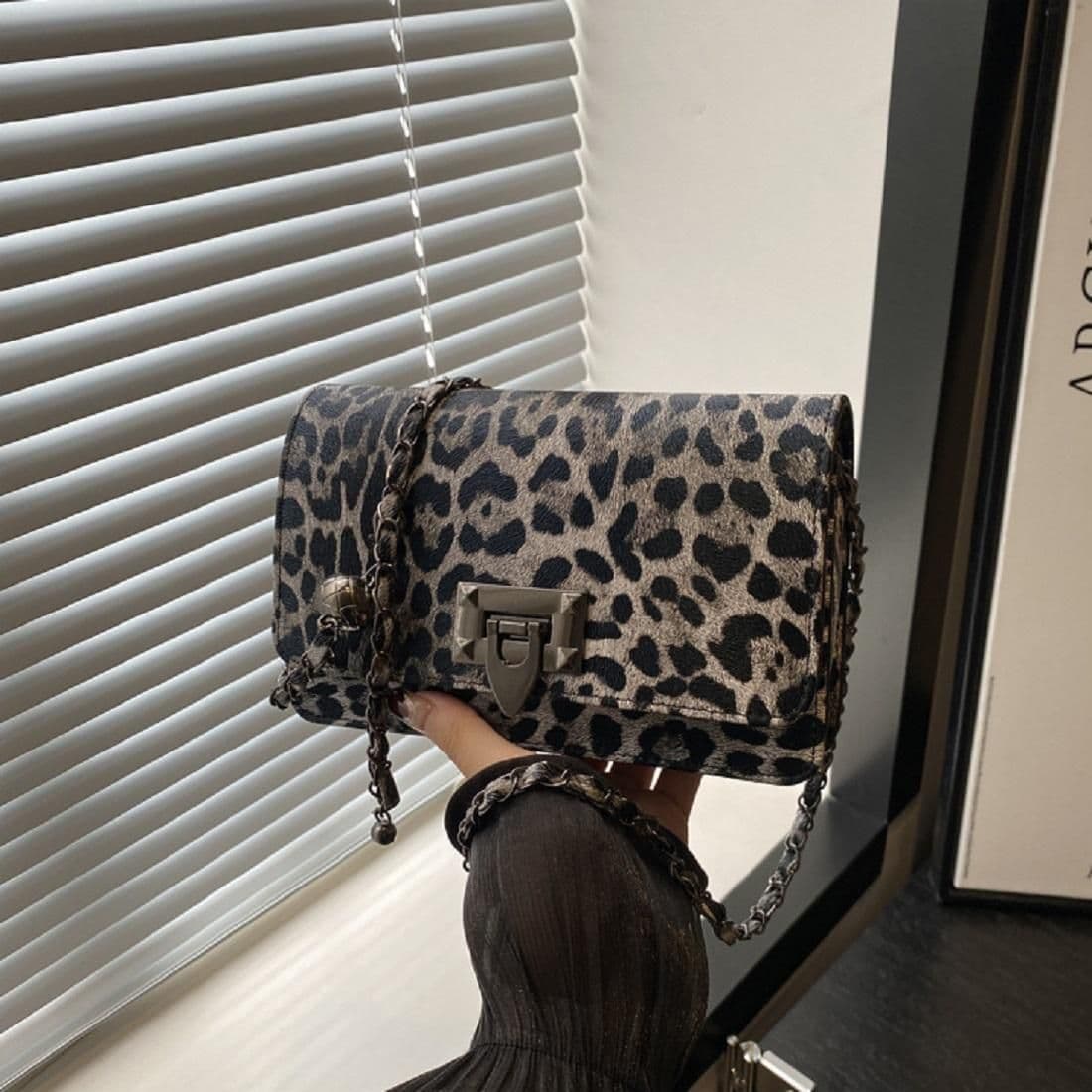 Кроссбоди на цепочке из эко-кожи Lilly P2-14502LG
