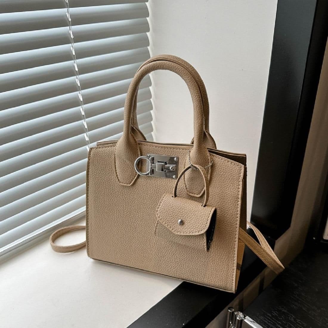 Мини-сумочка через плече Lilly P4-6108B