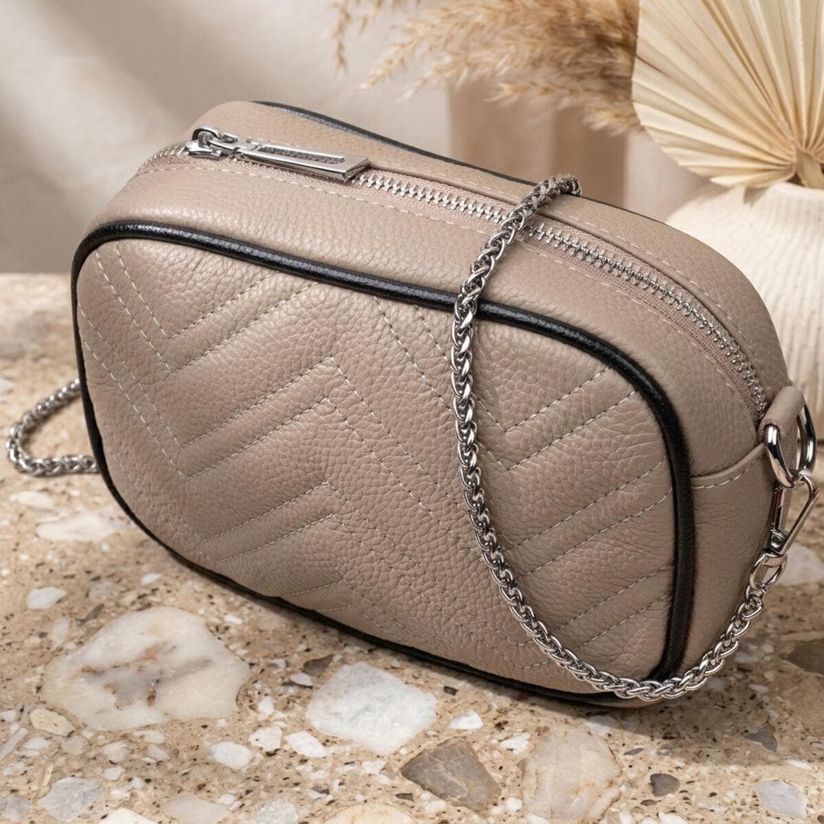 Женская вечерняя сумка на цепочке из натуральной кожи Vintage 22381 Бежевая