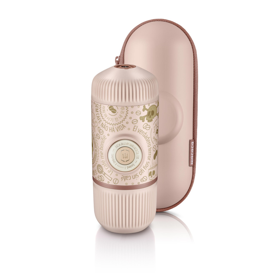 Портативна еспресо-кавоварка Wacaco Nanopresso рожева з чохлом, механічна, для меленої кави — фото 1