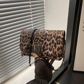 Купить Кроссбоди на цепочке из эко-кожи Lilly P2-14502LB, фото , характеристики, отзывы