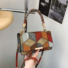 Придбати Кроссбоди из эко-кожи с геометрическим рисунком Lilly P2-15119230R, image , характеристики, відгуки