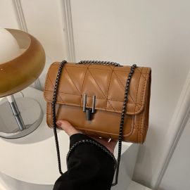 Купить Кроссбоди с клапаном на цепочке Lilly P4-6014C, фото , характеристики, отзывы