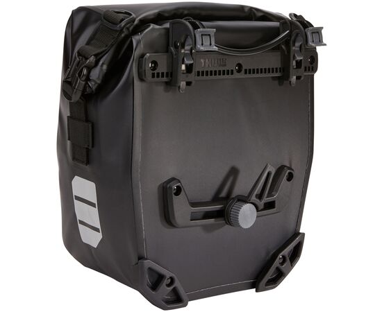 Купить Велосипедные сумки Thule Shield Pannier 13L (Black) (TH 3204205), фото , изображение 4, характеристики, отзывы