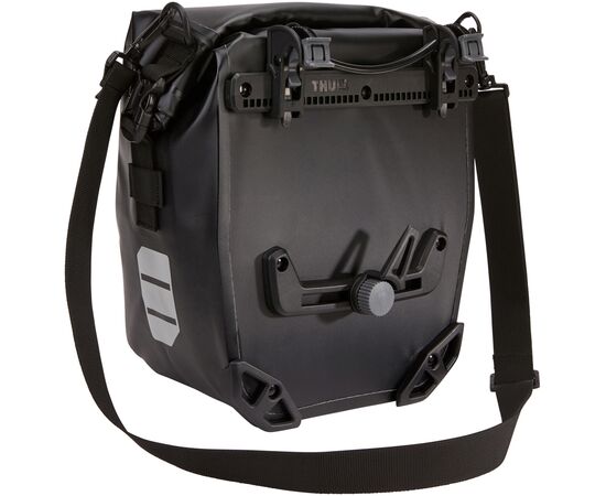 Купить Велосипедные сумки Thule Shield Pannier 13L (Black) (TH 3204205), фото , изображение 5, характеристики, отзывы