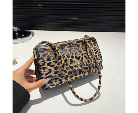 Купить Кроссбоди с клапаном из эко-кожи Lilly P2-8208LG, фото , характеристики, отзывы