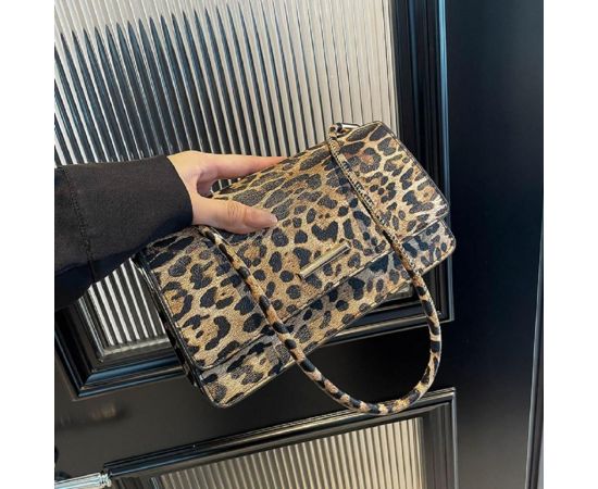 Купить Кроссбоди с клапаном из эко-кожи Lilly P2-8208LG, фото , изображение 4, характеристики, отзывы