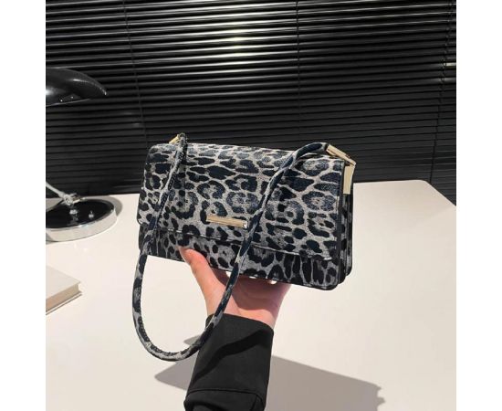 Купить Кроссбоди с клапаном из эко-кожи Lilly P2-8208LG, фото , характеристики, отзывы