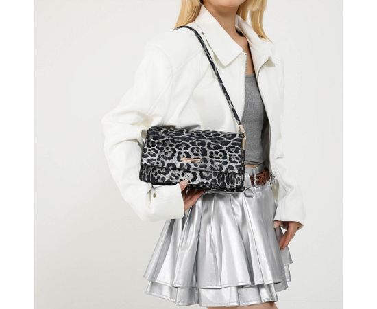 Купить Кроссбоди с клапаном из эко-кожи Lilly P2-8208LG, фото , изображение 2, характеристики, отзывы